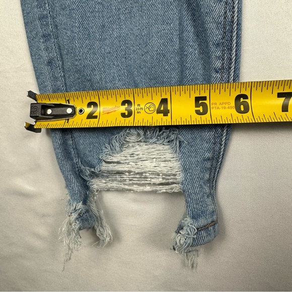 American Eagle Blue Denim Jeans Women Sz 2 Light Wash Destroyed MOM JEAN Stretch - Picture 9 of 9